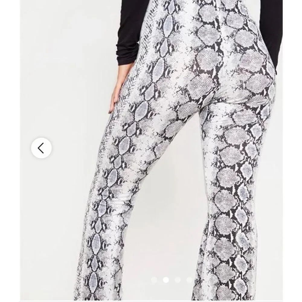 Pretty Little Thing Snakeskin Print Flare Leg Trouser Pants Black White Size 12